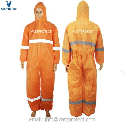 Abbigliamento monouso con strisce riflettenti in materiale microporo/SMS/non tessuto/PP
