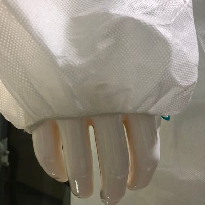 Cappotto da laboratorio bianco usa e getta senza tasche Manette elastiche 20000pcs/giorno Produzione